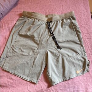 Nike Stride men's Dri-FIT 7" brief-lined running shorts sz S in jade horizon